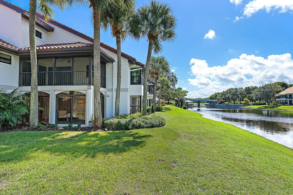 16647 Traders Crossing Jupiter FL 33477