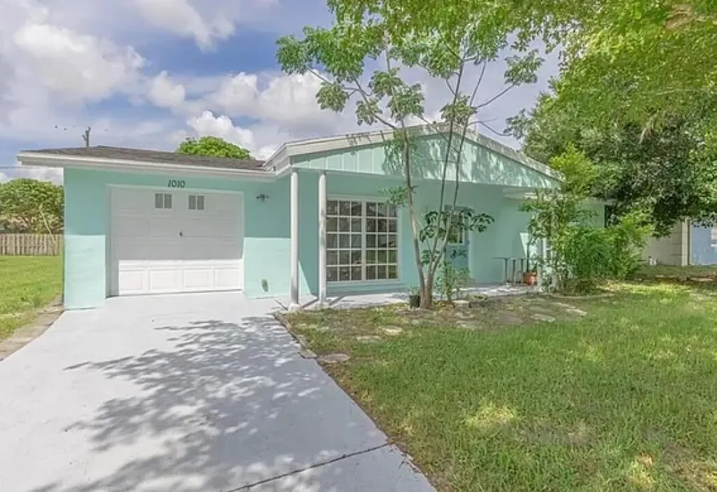 1010 Se Euclid Lane Port Saint Lucie FL 34983
