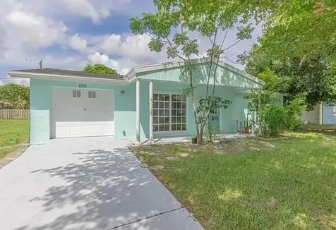 1010 Se Euclid Lane Port Saint Lucie FL 34983