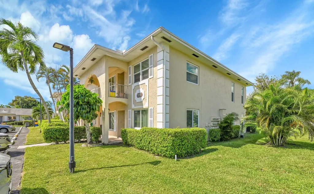 13791 Flora Place Delray Beach FL 33484