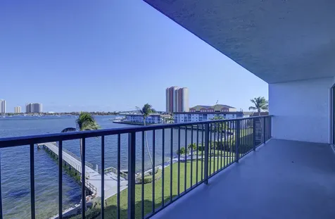 3040 Lake Shore Drive Riviera Beach FL 33404