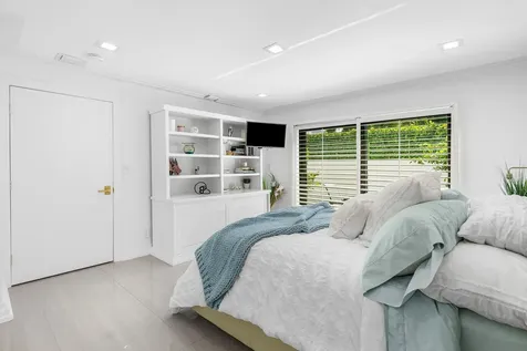 931 Palm Trail Delray Beach FL 33483