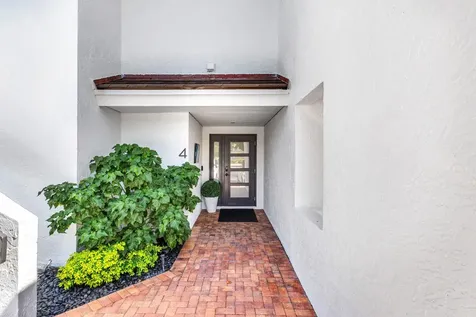 931 Palm Trail Delray Beach FL 33483