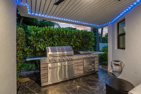 931 Palm Trail Delray Beach FL 33483