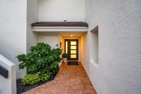 931 Palm Trail Delray Beach FL 33483