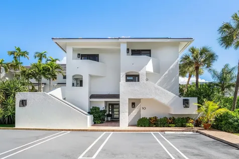 931 Palm Trail Delray Beach FL 33483