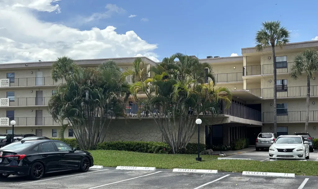 9355 SW 8th Street Boca Raton FL 33428