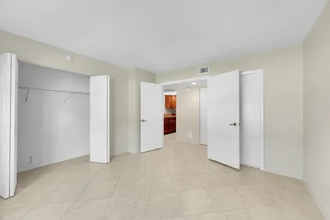 1548 Se Royal Green Circle Port Saint Lucie FL 34952