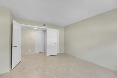 1548 Se Royal Green Circle Port Saint Lucie FL 34952