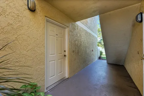 1548 Se Royal Green Circle Port Saint Lucie FL 34952