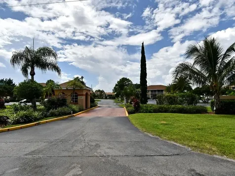 1548 Se Royal Green Circle Port Saint Lucie FL 34952