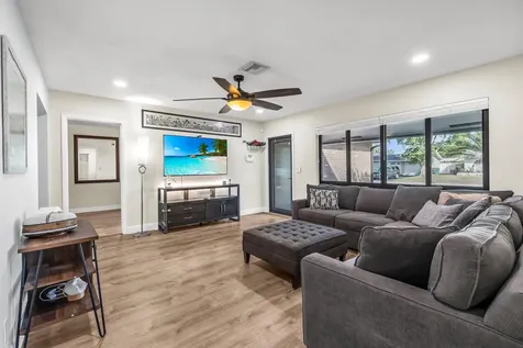 2000 Nw 38th Street Oakland Park FL 33305