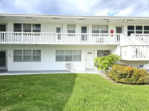 102 Easthampton E West Palm Beach FL 33417