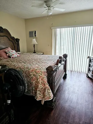 102 Easthampton E West Palm Beach FL 33417