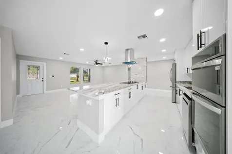 388 Se Tranquilla Avenue Port Saint Lucie FL 34983