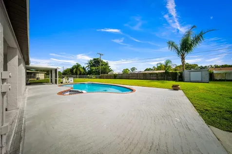 388 Se Tranquilla Avenue Port Saint Lucie FL 34983