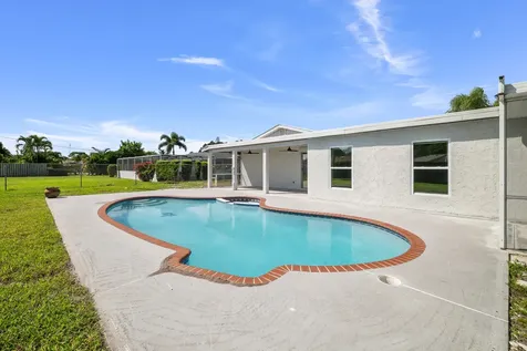 388 Se Tranquilla Avenue Port Saint Lucie FL 34983