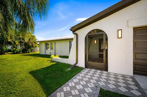388 Se Tranquilla Avenue Port Saint Lucie FL 34983