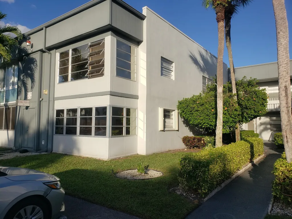 688 Burgundy O Delray Beach FL 33484