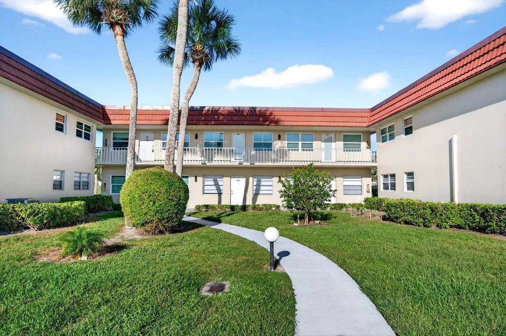 108 Spring Lake Court Vero Beach FL 32962