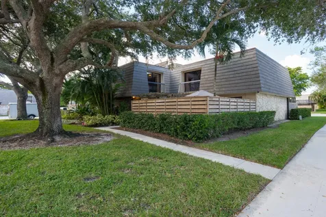 130 1st Terrace Palm Beach Gardens FL 33418