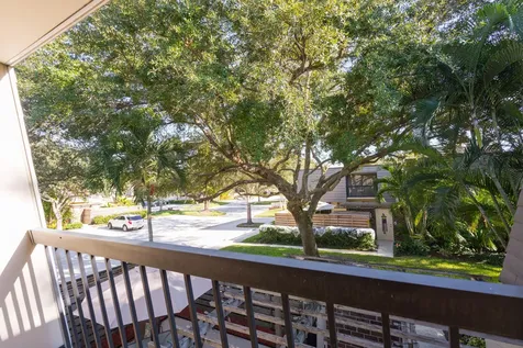 130 1st Terrace Palm Beach Gardens FL 33418
