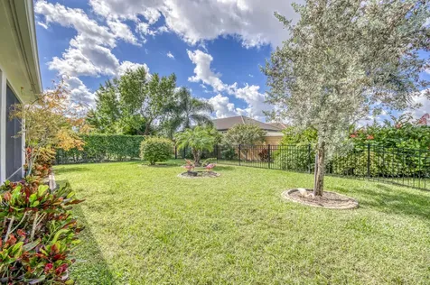 10095 Sw Indian Lilac Trail Port Saint Lucie FL 34987