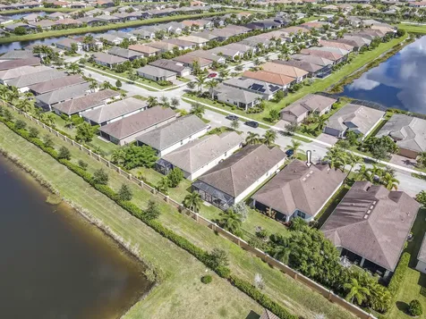 10095 Sw Indian Lilac Trail Port Saint Lucie FL 34987