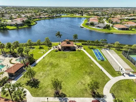 10095 Sw Indian Lilac Trail Port Saint Lucie FL 34987