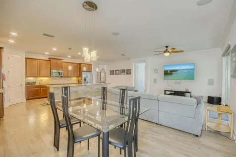 10095 Sw Indian Lilac Trail Port Saint Lucie FL 34987