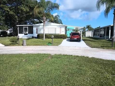 16 Guadalupe Port Saint Lucie FL 34952