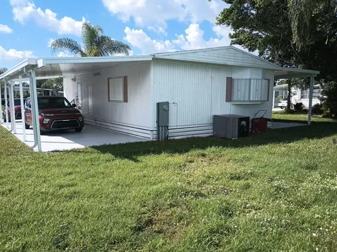 16 Guadalupe Port Saint Lucie FL 34952