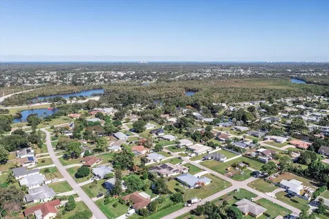 409 Se Gasparilla Avenue Port Saint Lucie FL 34983