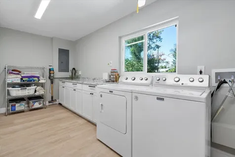409 Se Gasparilla Avenue Port Saint Lucie FL 34983