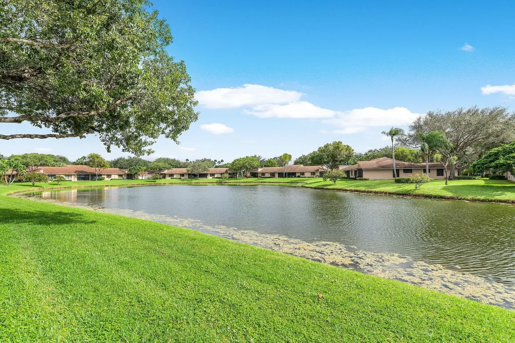 8282 Springlake Drive Boca Raton FL 33496