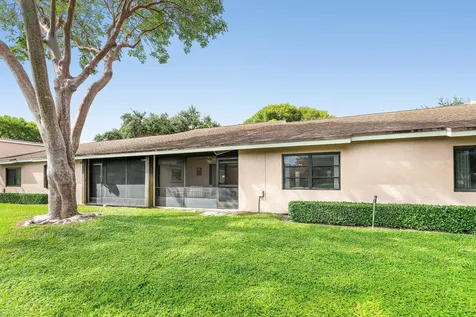 8282 Springlake Drive Boca Raton FL 33496