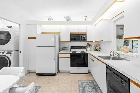 8282 Springlake Drive Boca Raton FL 33496