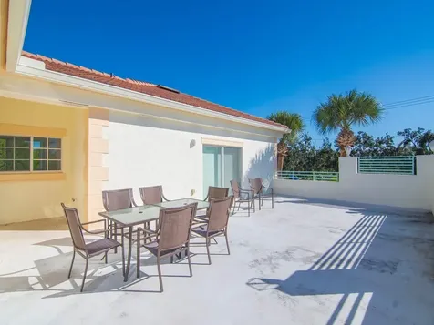 520 7th Square Vero Beach FL 32962