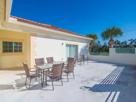 520 7th Square Vero Beach FL 32962