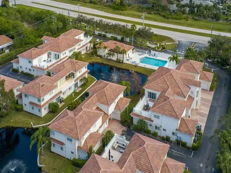 520 7th Square Vero Beach FL 32962