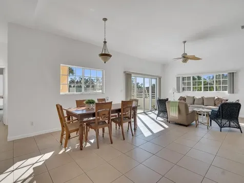 520 7th Square Vero Beach FL 32962