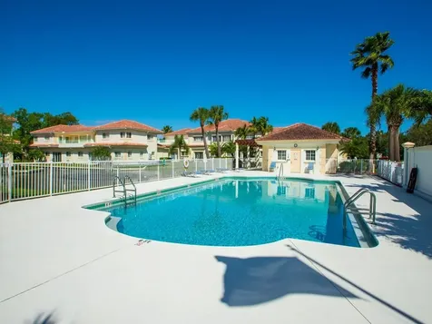 520 7th Square Vero Beach FL 32962