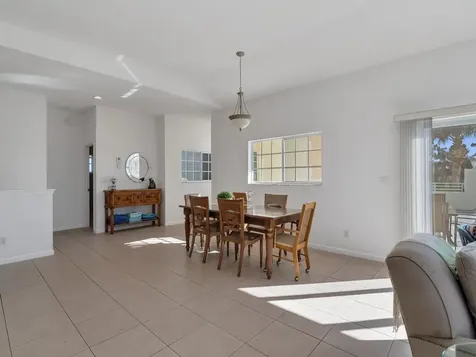 520 7th Square Vero Beach FL 32962