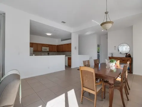 520 7th Square Vero Beach FL 32962