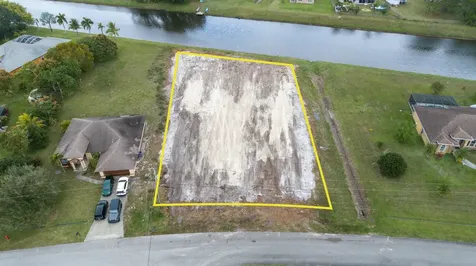121 SW Hawthorne Circle Port Saint Lucie FL 34953