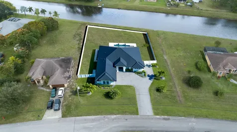 121 SW Hawthorne Circle Port Saint Lucie FL 34953
