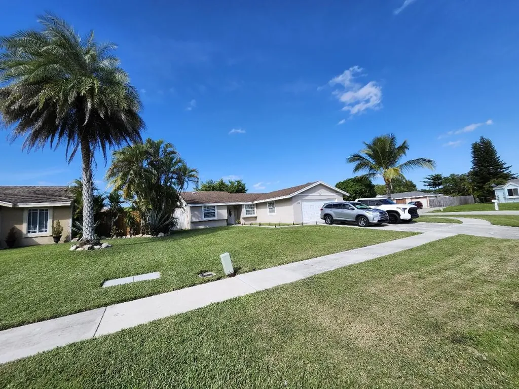 1473 Donwoods Lane Lane Royal Palm Beach FL 33411