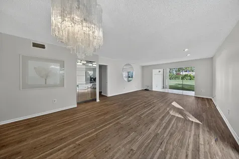 9187 Norte Lago Boca Raton FL 33428