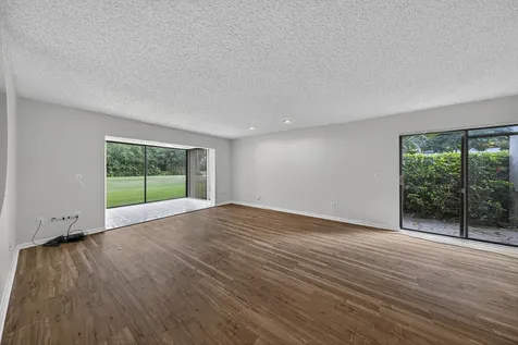 9187 Norte Lago Boca Raton FL 33428