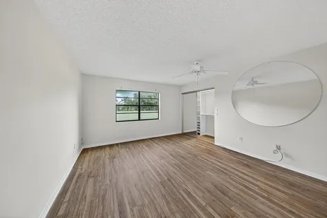 9187 Norte Lago Boca Raton FL 33428